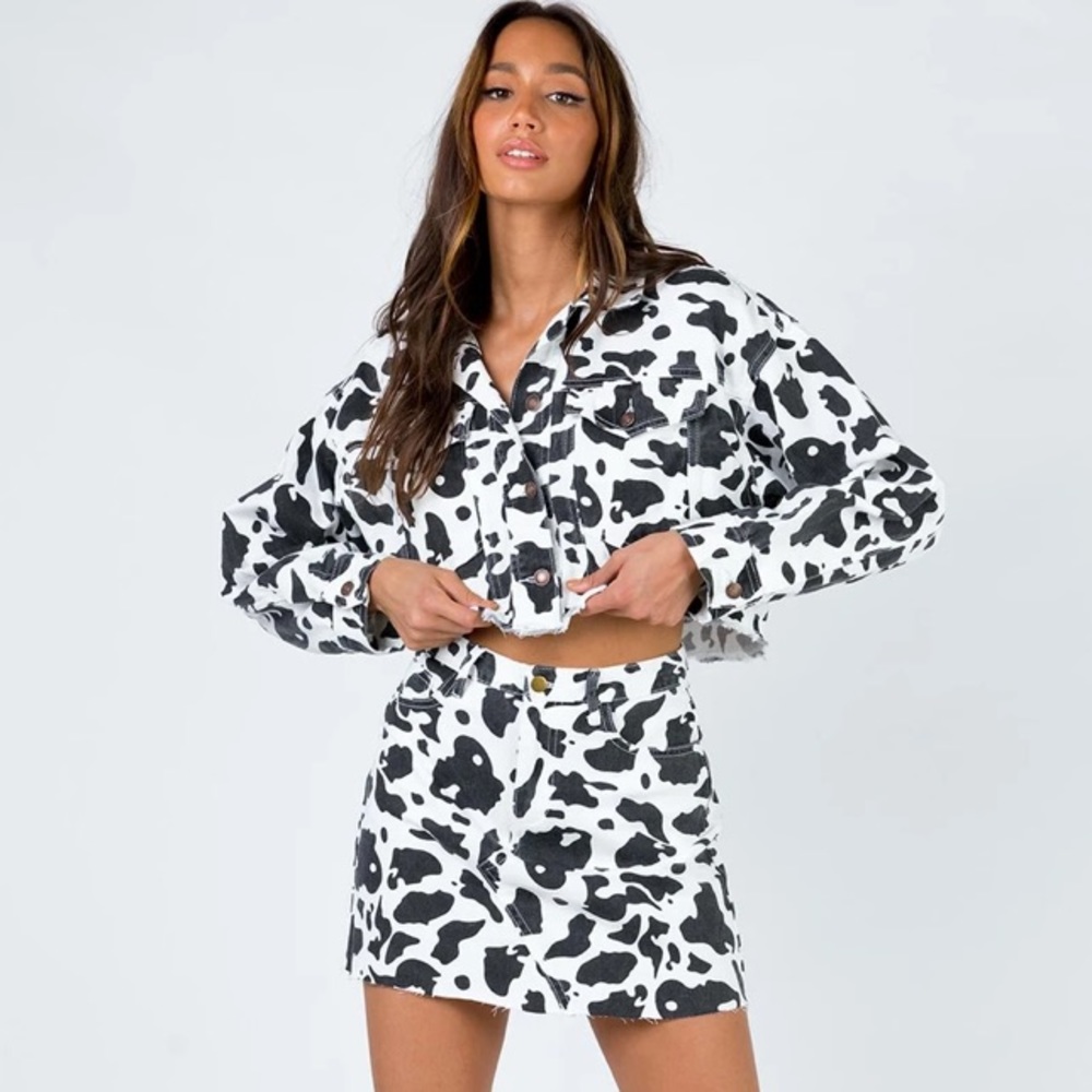 🚨SOLD🚨 princess polly cow print mini skirt